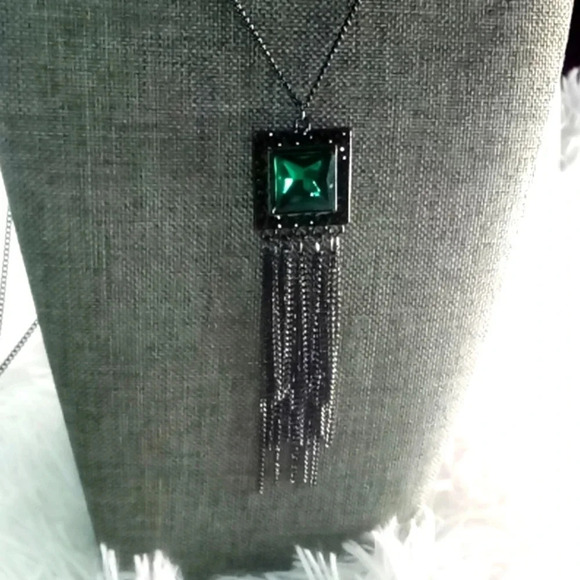 NEW Emerald Stone Gunmetal Long Chain Necklace Set - Picture 1 of 3
